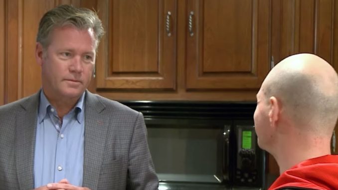 Chris Hansen of 'To Catch a Predator' Charged With Bouncing Checks