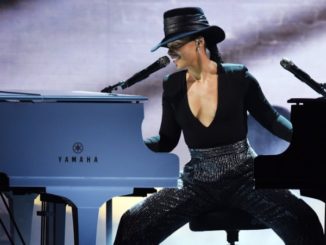 Alicia Keys Steals The Show Playing Two Pianos at Once