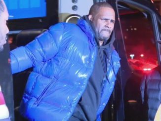 R. Kelly Turns Himself Into Chicago Police