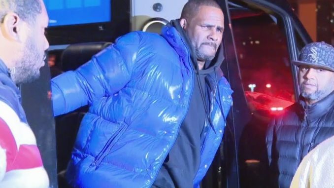 R. Kelly Turns Himself Into Chicago Police