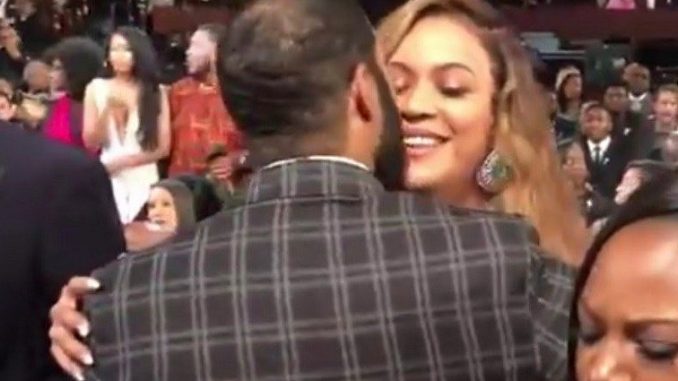 Omari Ghost Hardwick Goes For Two Beyoncé Kisses In Front Of JAY-Z