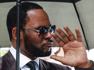 R. Kelly Is Complaining About Girlfriends' Lack Of Joint Access