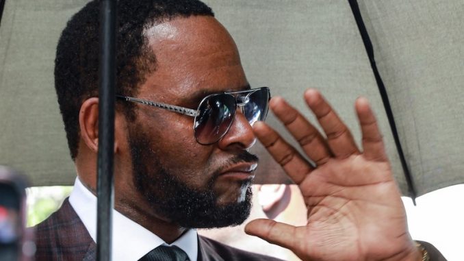 R. Kelly Is Complaining About Girlfriends' Lack Of Joint Access