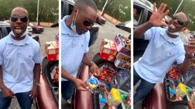 Guy In Atlanta Is Slangin' All Type Of Snacks Out The Trunk While Freestyling His Menu