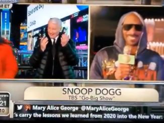 Anderson Cooper Is Laughing Out Of His Mind While Andy Cohen Interviews Snoop Dogg About Gettin' High
