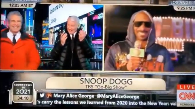 Anderson Cooper Is Laughing Out Of His Mind While Andy Cohen Interviews Snoop Dogg About Gettin' High