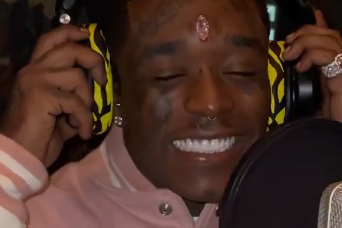 Rapper Lil Uzi Vert Gets a $24 Million Pink Diamond Implanted in His ForeheadLil Uzi Vert Gets a $24 Million Pink Diamond Implanted in His Forehead