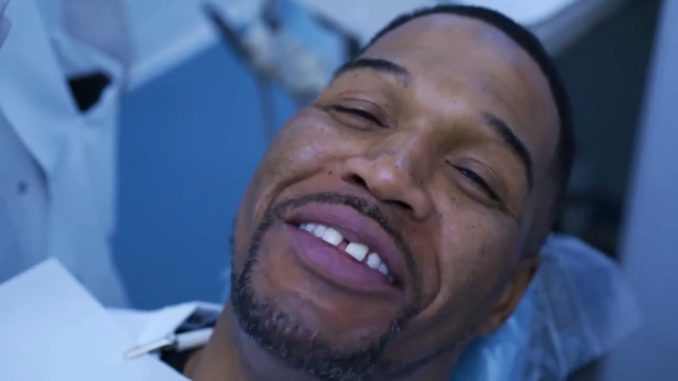 Michael Strahan Shows That His Fixed Tooth Gap Was A April Fools’ Day Prank