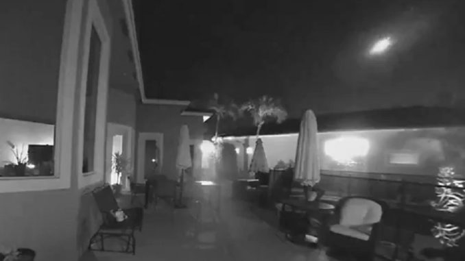 ideo Shows Exploding Meteor Lighting Up Sky Over Florida