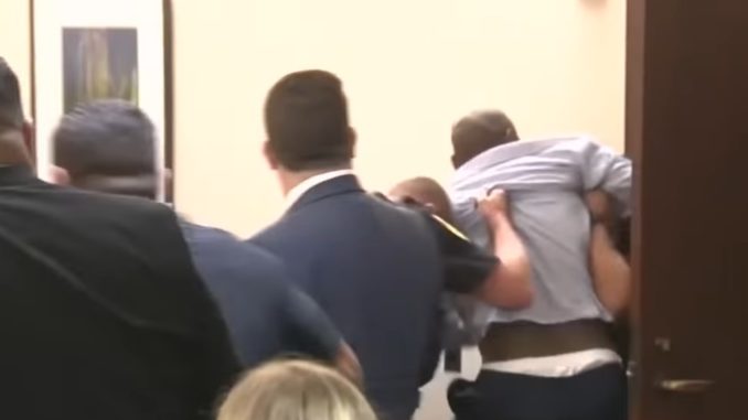 Man Attacks Bailiff With An Elbow To The Face After Being Convicted of Killing Cop
