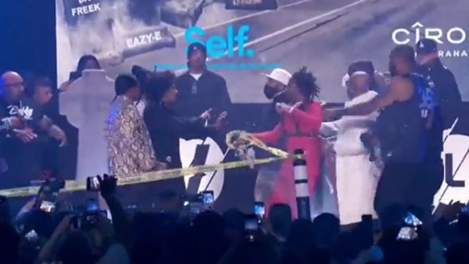 Video Shows Bone Thugz N Harmony & Three Six Mafia Getting Into a Tussle on Verzus Stage