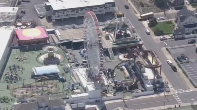 Fatal Fall: Worker Dies After Falling from Lift While Working on Ferris Wheel at Amusement Park